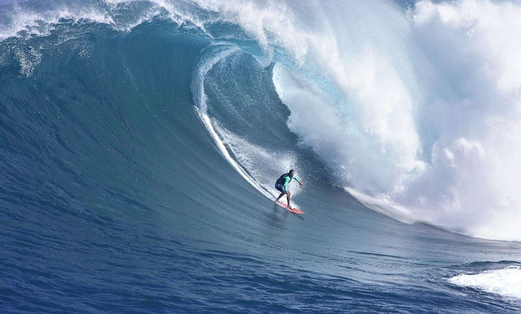 big-wave-surfing-hdsurf-big-wave-hd-wallpaper-high-quality-wallpaperswallpaper-2woop0a8